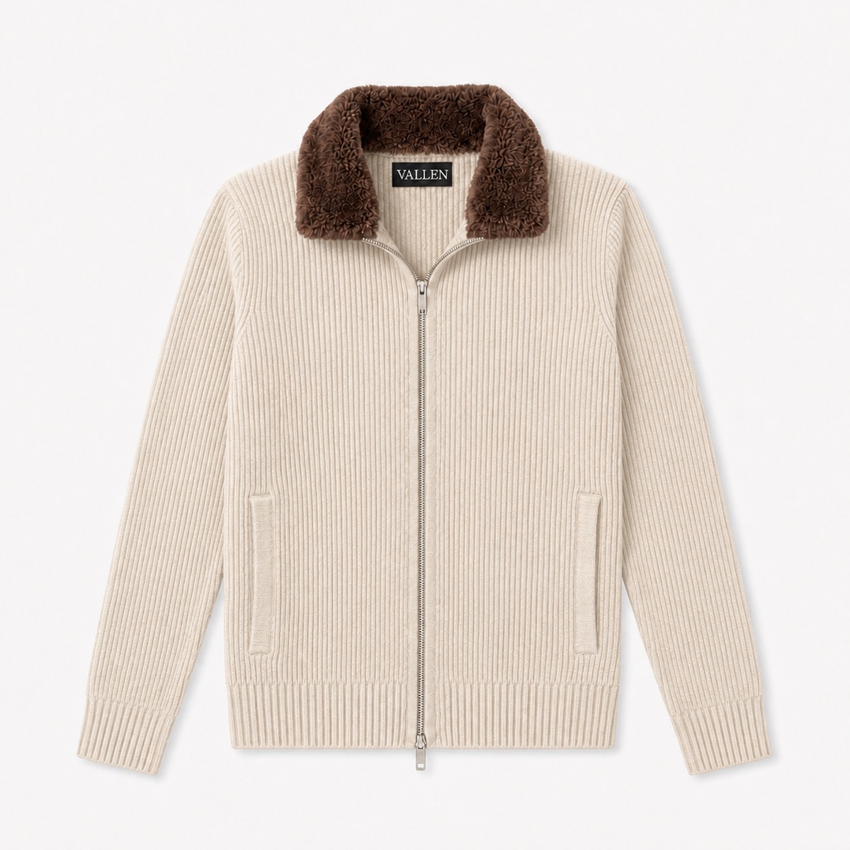 Zip-jakke 01 i beige med brun pelskrage, sett forfra