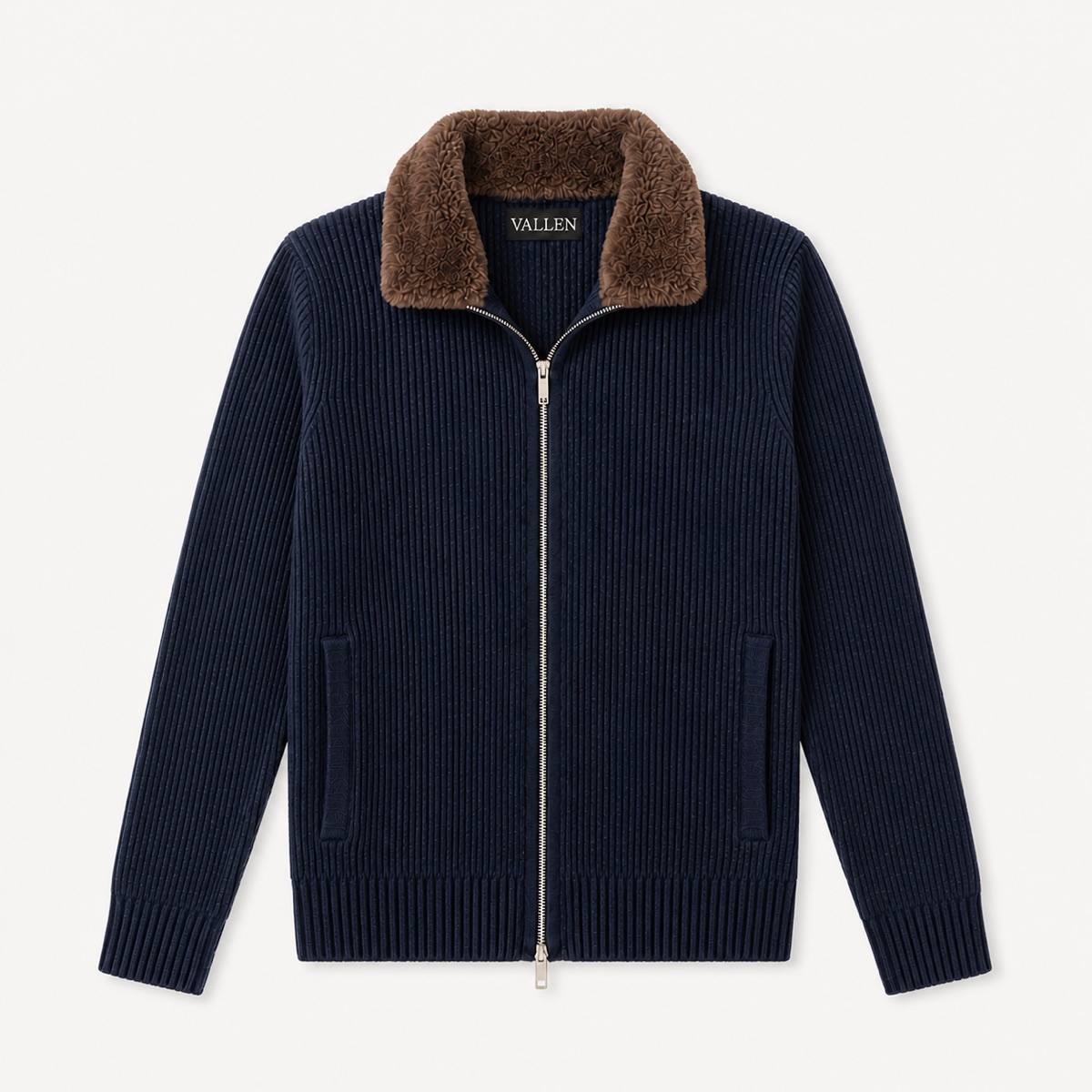 Zip-jakke 01 i navy med brun pelskrage, sett forfra